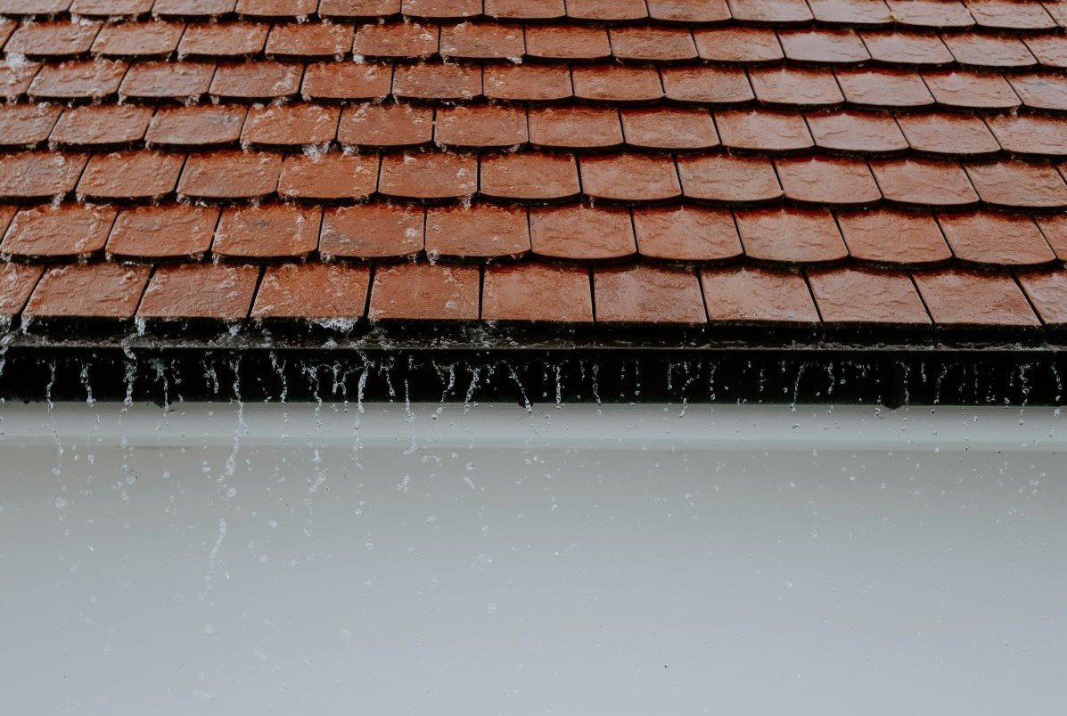 Heavy rainfall on roof
